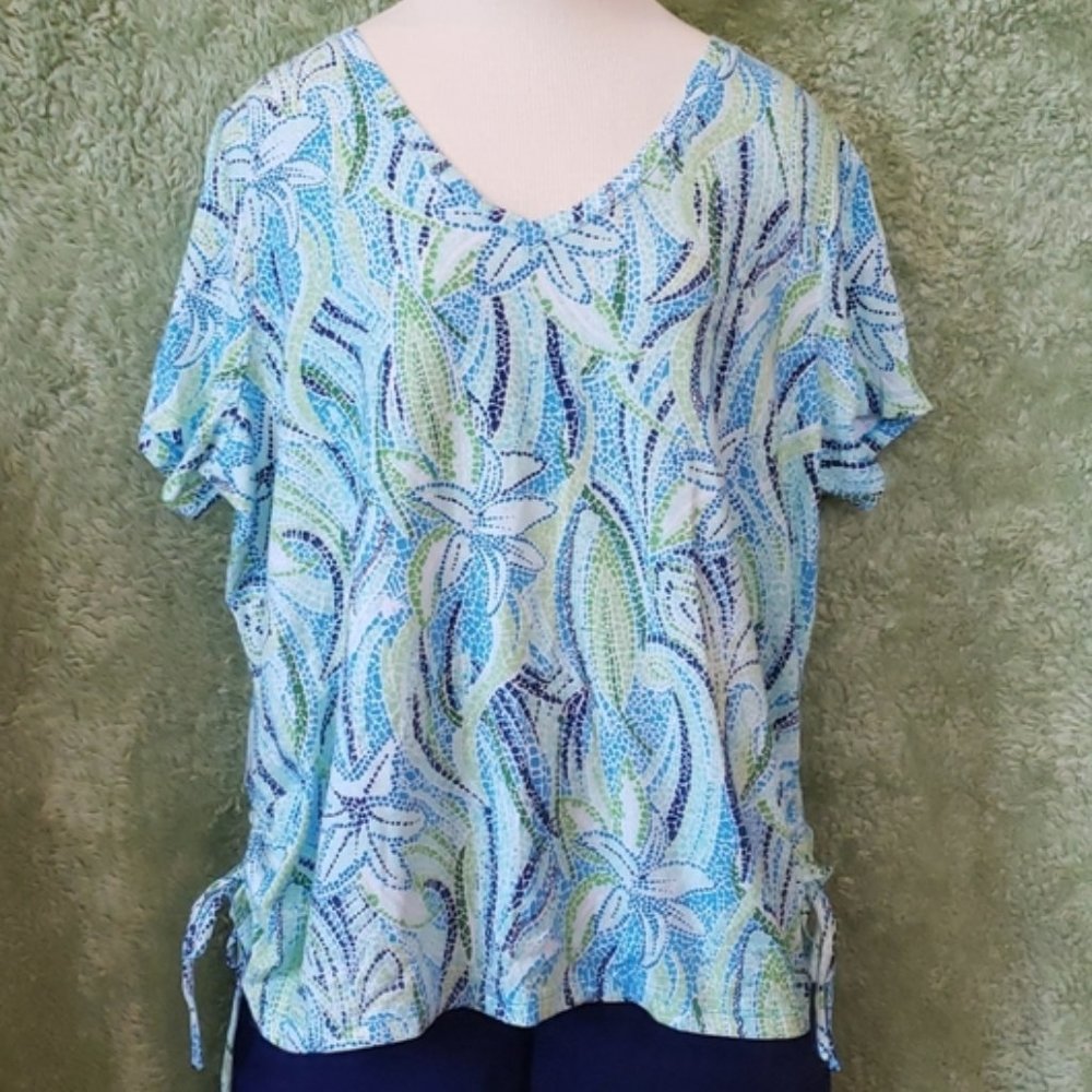 Caribbean Joe Mosaic Floral Island  V-Neck T-shirt